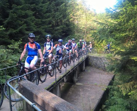 Gruppenfoto auf Bruecke